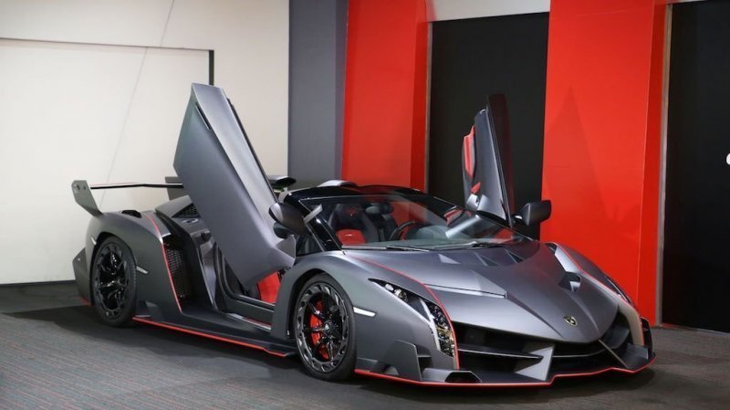 На продажу выставили один из девяти выпущенных родстеров Lamborghini Veneno