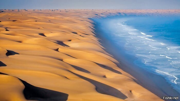 Пустыня Намиб встречается с Атлантическим океаном