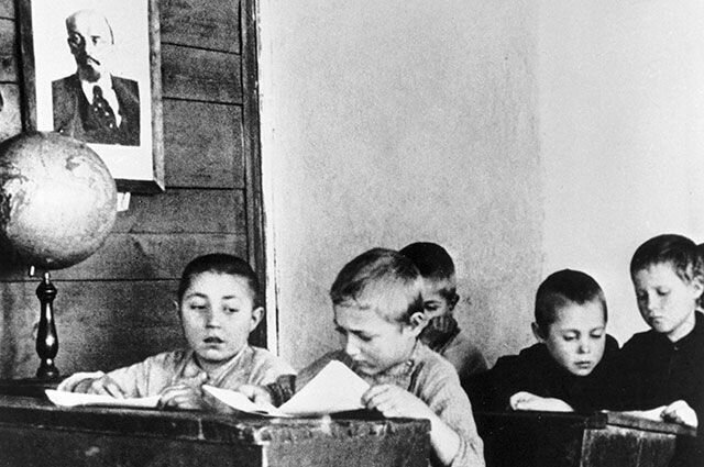 Мальчики — налево. Чем закончился гендерный эксперимент в советской школе