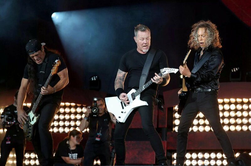 На концерте в Москве Metallica спела "Группу крови"