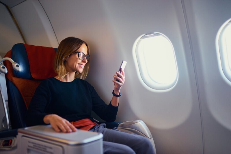 Почему в самолете нельзя пользоваться телефоном?