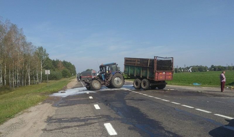 Авария дня. В Беларуси тракторист не пропустил фуру и погиб