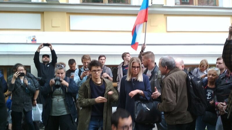 Сумасшедший «народоволец» «вскрылся» в отделе полиции после митинга  в Москве