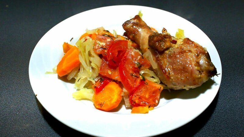 Простой ужин в одной посуде. Сочная курица на овощной подушке