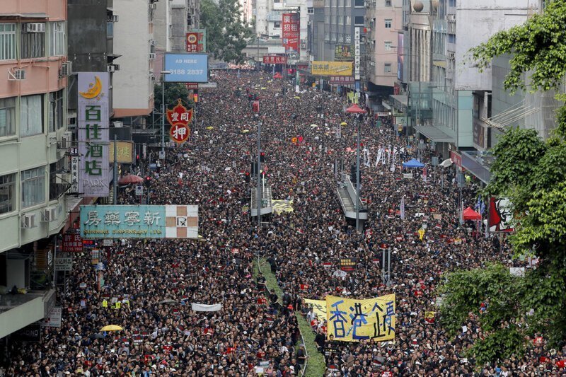 Мы просто дети, которые сражаются за демократию протестующие в Гонконге