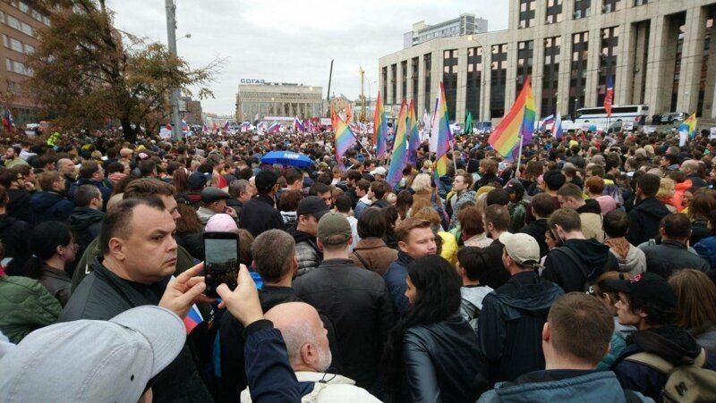 Кто стоит за протестными акциями и обогащается на незаконных сборищах простофиль?