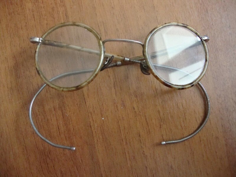 Зачем "Втирают очки": что за очки и куда их втирают?