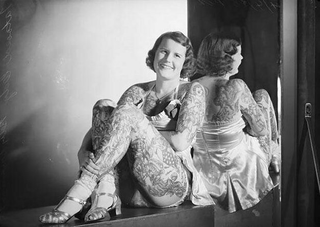 Бетти Бродбент — самая татуированная женщина 1938 года, у которой было 465 татуировок
