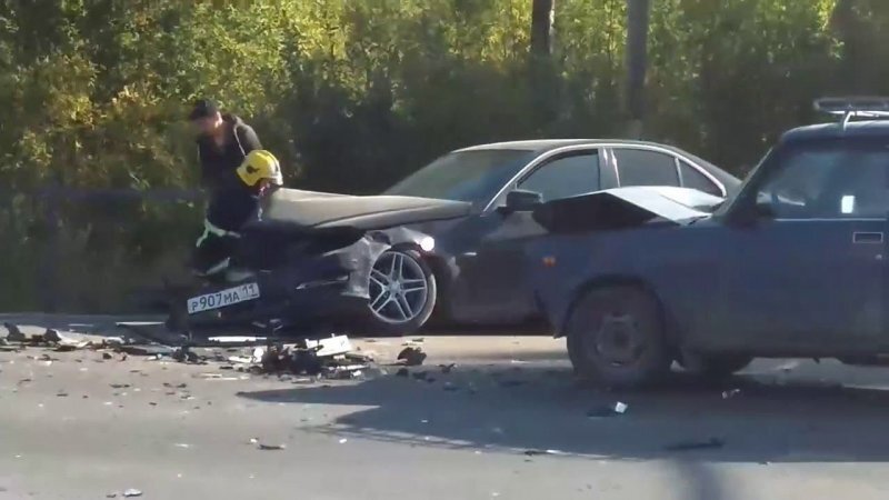 Авария дня. Крупное ДТП в Сыктывкаре с пятью пострадавшими