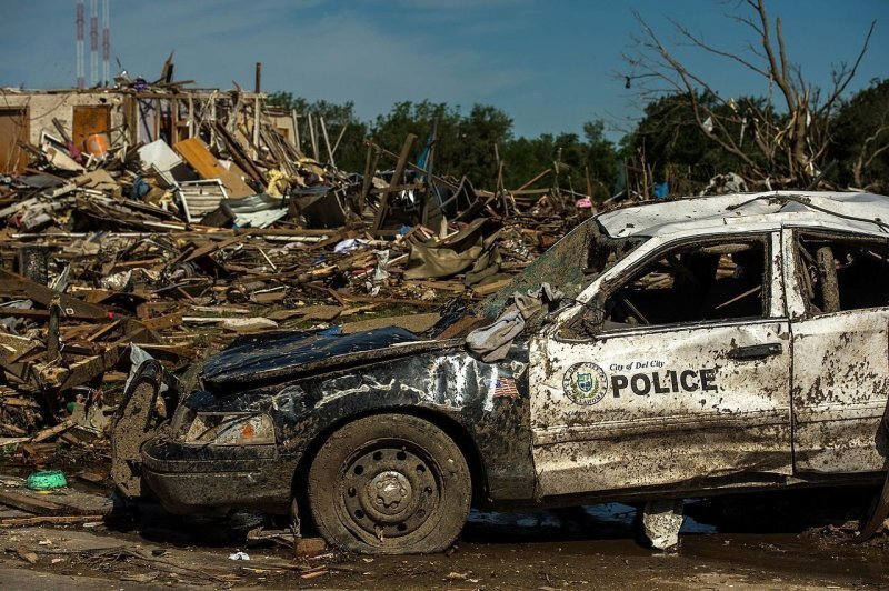Мощнейший Торнадо уничтожил и повредил более 500 новых автомобилей на стоянке официального дилера