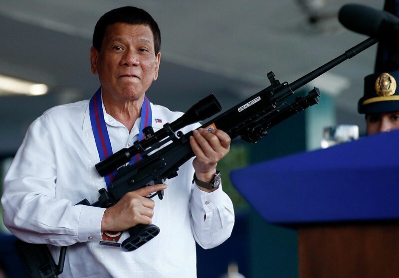 Глава Филиппин разрешил гражданам стрелять в чиновников, требующих взятки