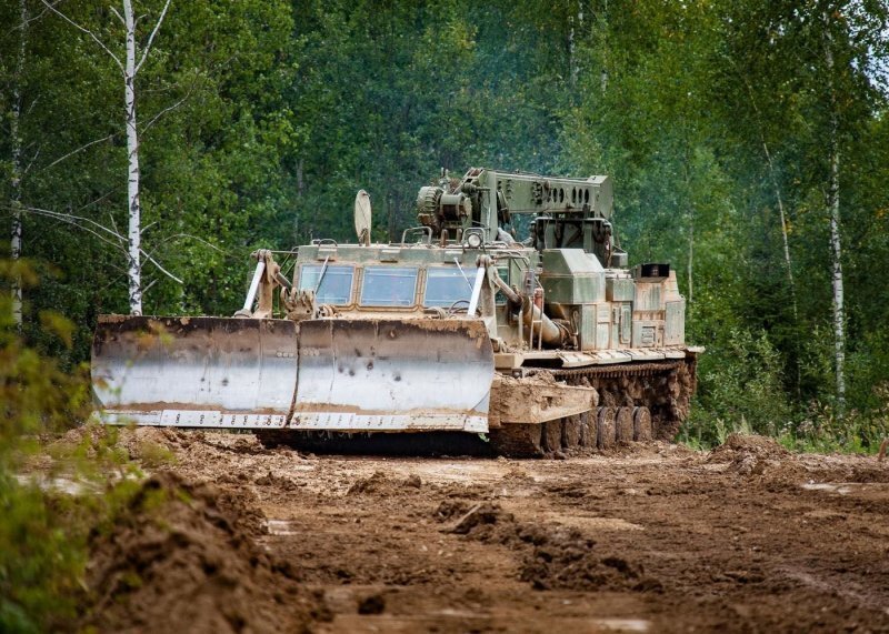 Монстр в лесах Подмосковья. Инженерный танк БАТ-2