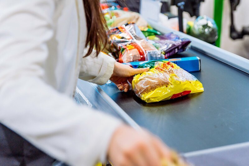 В Польше супермаркеты обязали раздавать непроданные товары беднякам
