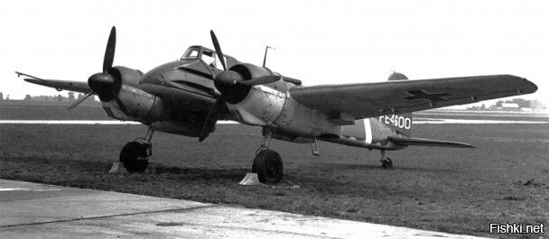 а вот и немецкий "самолет поля боя" - штурмовик Хеншель 129