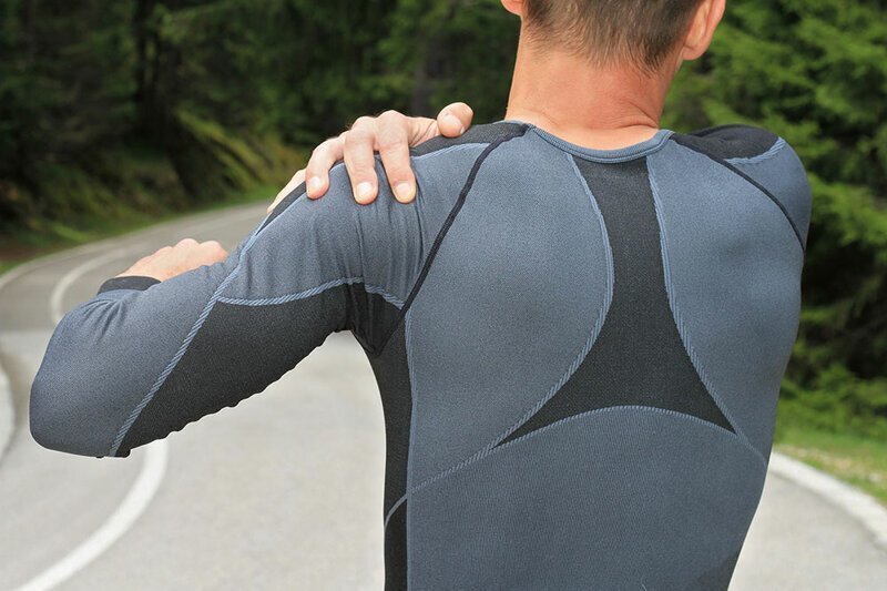 Почему болит плечо: 3 причины и 11 диагнозов