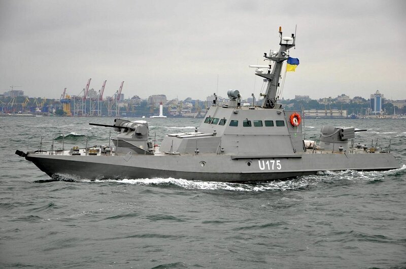 Россия, вслед за моряками, возвращает Украине корабли Керченской эскадры