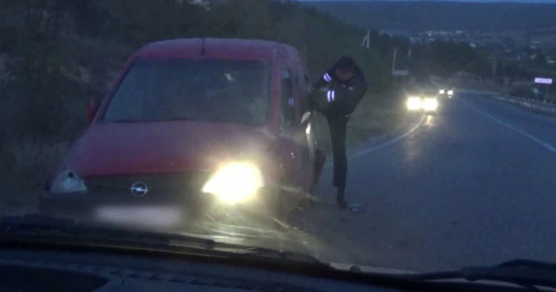 Уезжала и перевернула машину: погоня за пьяной автомобилисткой в Крыму
