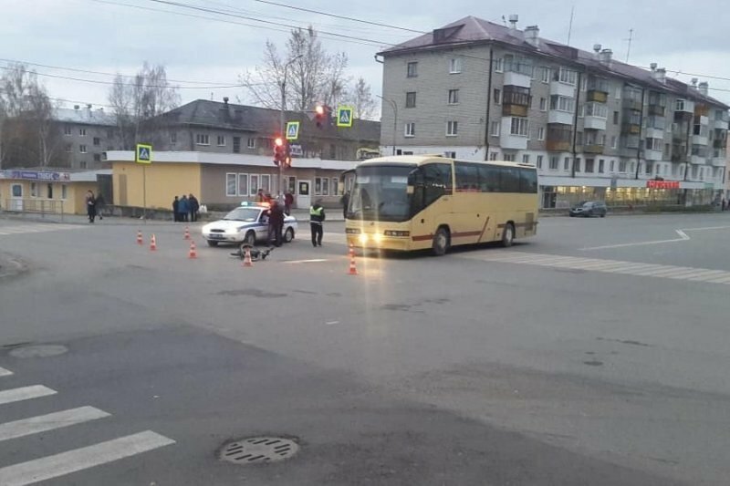 В Свердловской области нетрезвый мужчина на велосипеде врезался в автобус