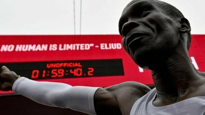 Элиуд Кипчоге стал первым человеком, пробежавшим марафон меньше чем за 2 часа