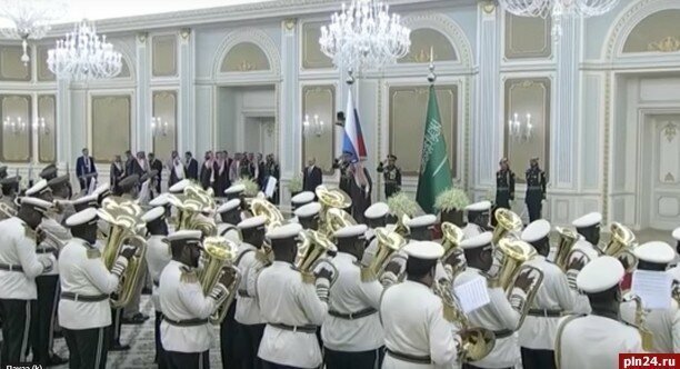 Саудовский оркестр исковеркал гимн России перед Путиным