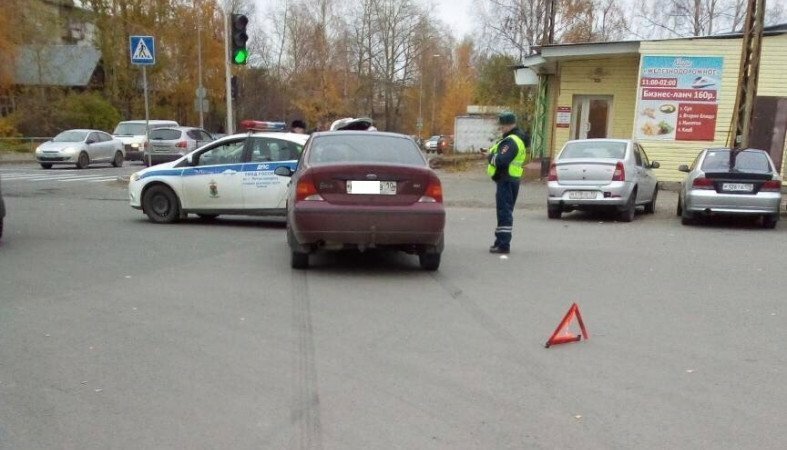 Школьницу отвезли в больницу после ДТП в Петрозаводске
