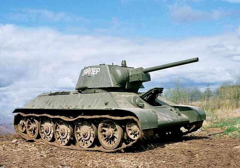 Правда ли что на Советский танк Т-34 ставили бензиновые двигатели?