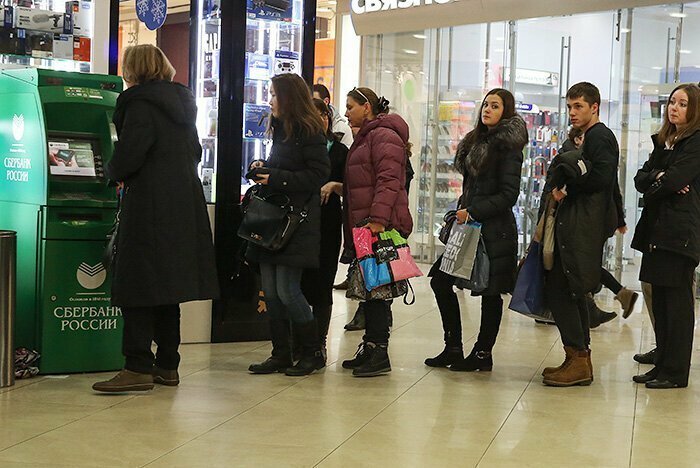 Москва и Петербург высказались за эксперимент по отказу от наличных расчетов организаций с физлицами