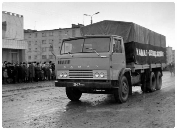 7 ноября 1971 года — автомобиль КАМАЗ впервые участвовал в праздничной демонстрации