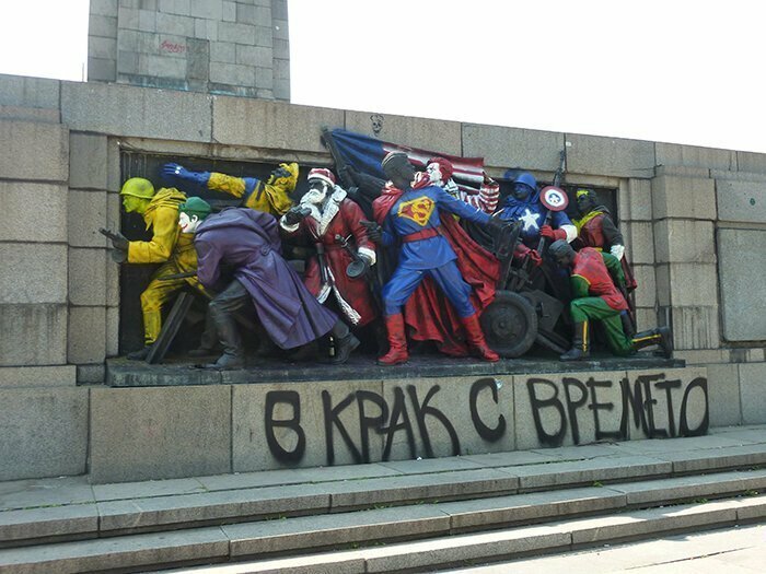 Памятник Красной армии в Болгарии продолжают осквернять