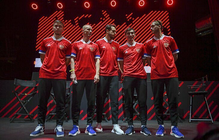 Adidas налажал с формой российских футболистов? Похоже без них самих снова не обошлось