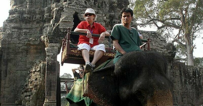 Камбоджа запретит катание на слонах в Ангкор-Вате