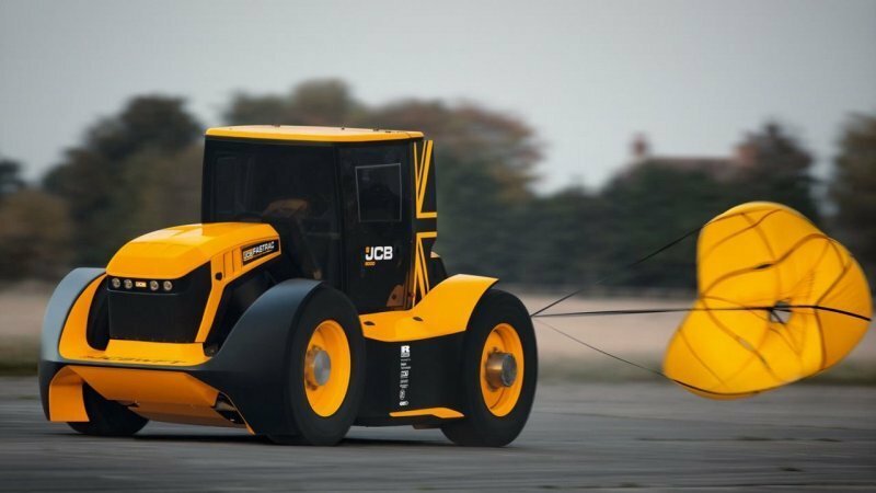 Самый быстрый в мире доработанный трактор JCB Fastrac разогнали до до 247 км/ч