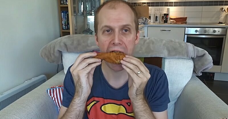 Блогер питался неделю едой из KFC и похудел  
