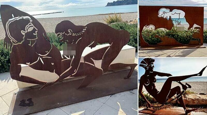 В Испании на пляже установили скульптуры, изображающие половые акты