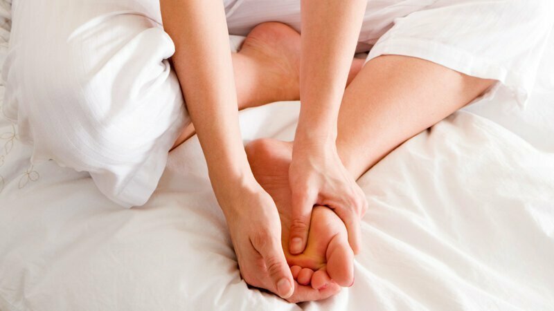 Болят ноги по утрам: причины, способы устранения боли и меры профилактики