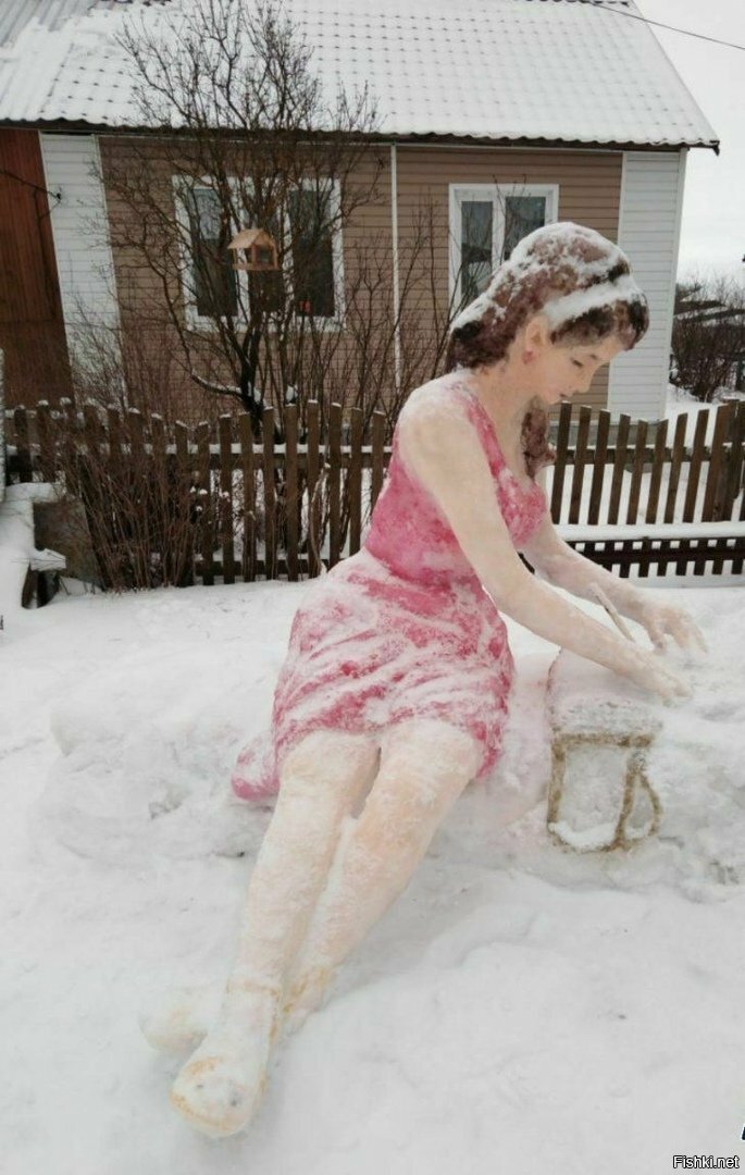 Это не баба, а снежная девушка