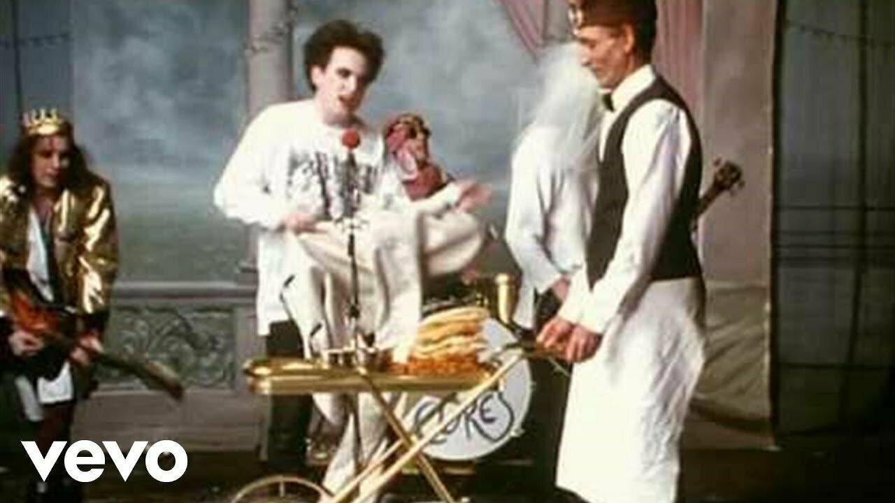 гляжу, не все в теме ) The Cure - Friday I'm In Love