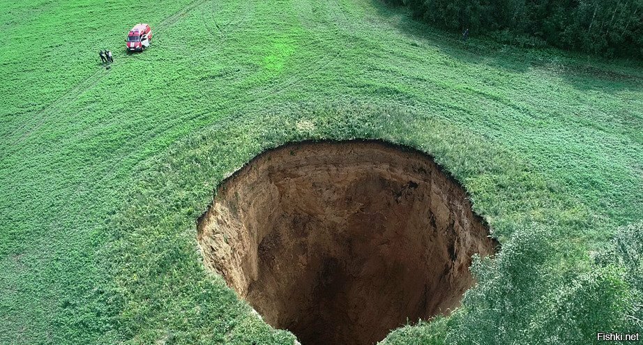 Карстовый провал в Нижегородской области