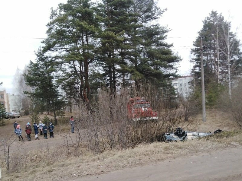 Авария дня. Лихач на "Фольксвагене" устроил ДТП в Псковской области
