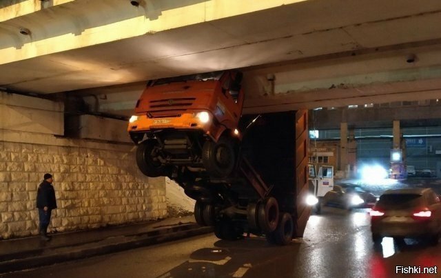 Ну не нравится ему под мостами ездить