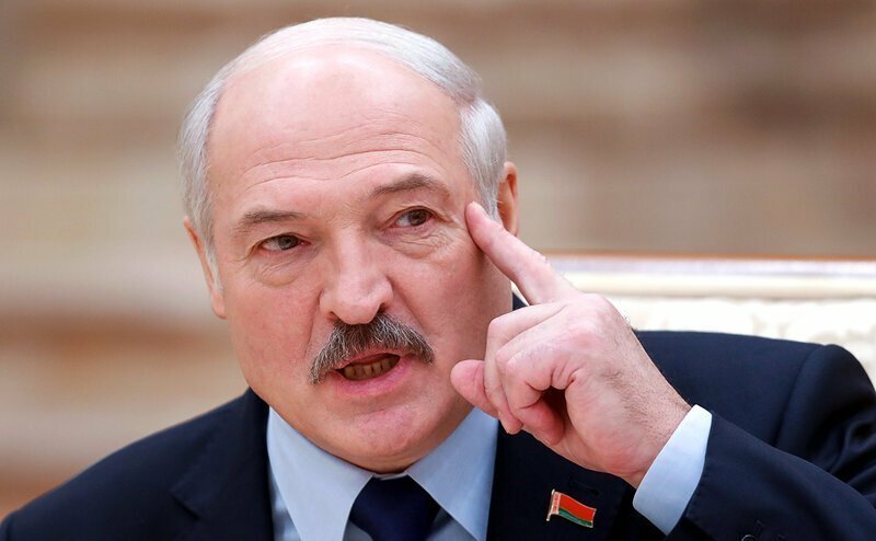 Лукашенко в сторону России: "Мы ни перед кем на коленях стоять не будем"