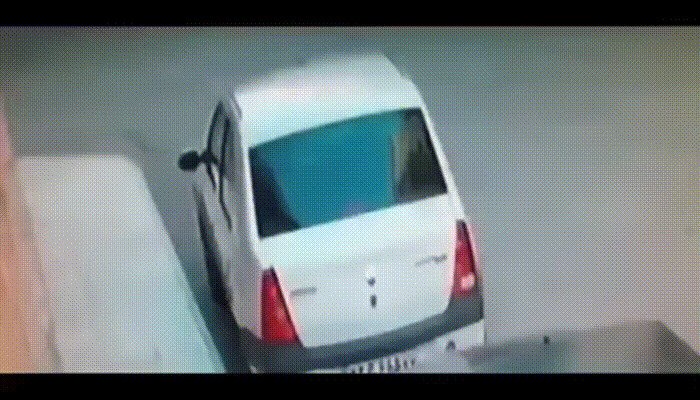 Хозяин авто проверил по камере видеонаблюдения, кто поломал боковое зеркало