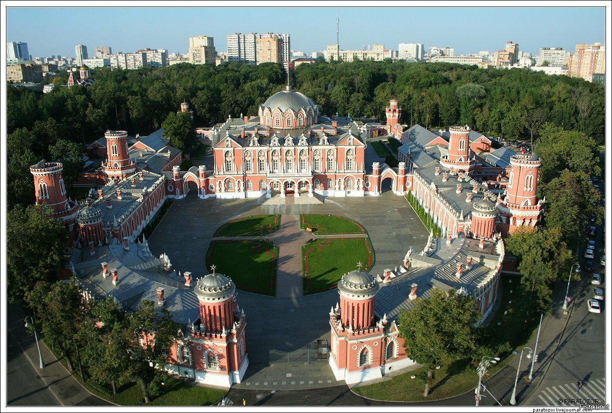 Петровский Замок-на Тверском тракте (ныне Ленинградский проспект)—путевой дво...