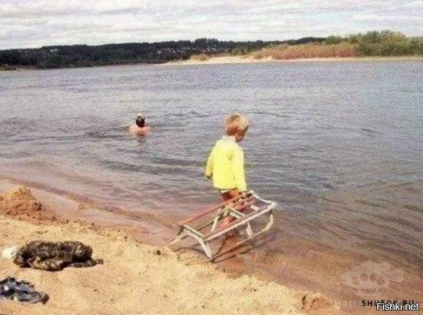 Бывают водные лыжи, вот - водные сани, может, и водные коньки где-то есть