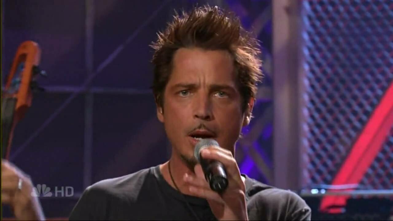 петь как он, разговаривая, мало кто умеет: Chris Cornell - You Know My Name