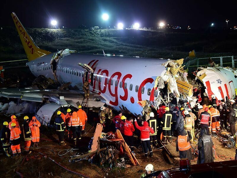 Появилось видео жесткой посадки самолета в стамбульском аэропорту