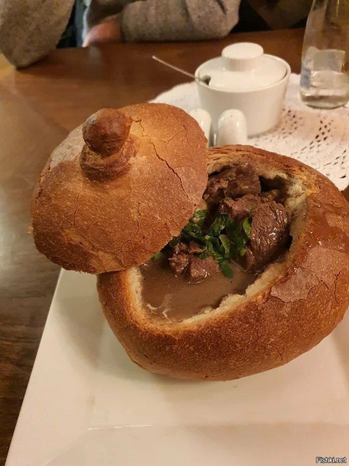 Гуляш в хлебе
