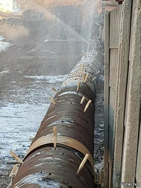 Это трубопровод снабжающий водой маленький городок в Румынии