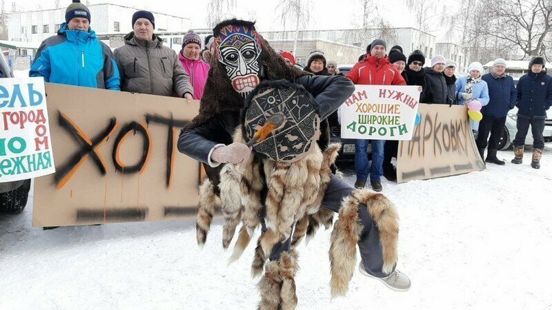 В Башкирии горожане обратились за помощью к шаману, чтобы тот наколдовал им парковку