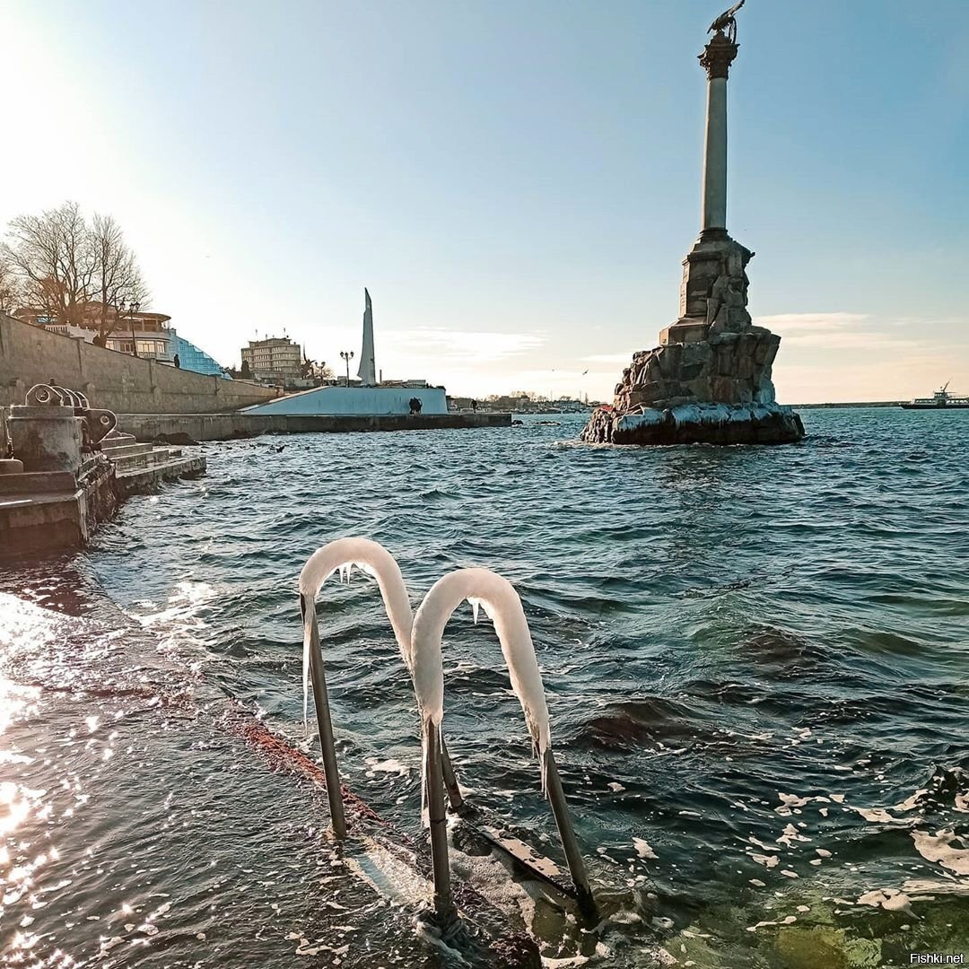 Сочетание льда и моря, Севастополь